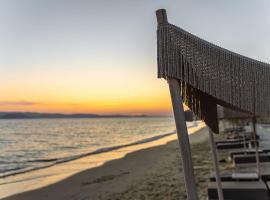 Glaronissi Beach，位于布拉卡的酒店