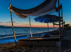Glaronissi Beach，位于布拉卡的酒店