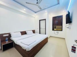 Hotel Diamond - Mayur Vihar，位于加姆布的酒店