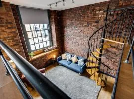 Liverpool Warehouse Flat - Sleeps 5, WiFi, Free On-Site Parking