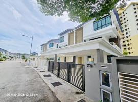 Cozy Villa - Private Pool, 5BR, KTV, BBQ, PS5 just 3 Mins to Batu Ferringhi Beach!，位于峇都丁宜的酒店