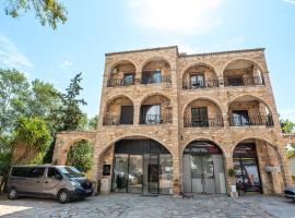 Stone Palace Hotel Near Athen's Airport Free Shuttle From and to Athen's Airport，位于斯巴达的酒店