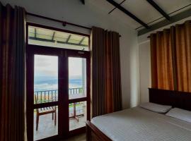 K Beach Resort，位于Kamburugamuwa的酒店