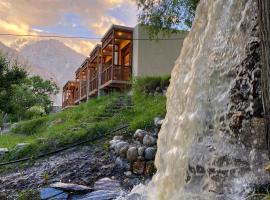 Diwan e Hunza Resort，位于Chamangul的酒店