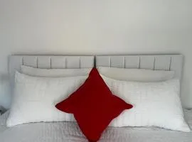 Yugogo One-Bedroom Apartment 37 London Road
