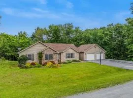 Otter Manor - Wifi - Fire Pit - Gameroom- Grill - Private Trail