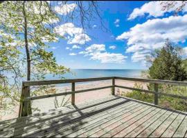 Serenity Lake House，位于Palms的酒店