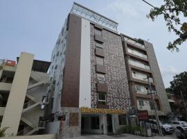 Hotel Sahana Grand，位于蒂鲁帕蒂的酒店