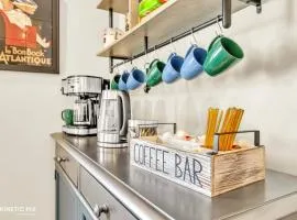 Sleeps 10 + Coffee bar + Game Room + Train to CHGO