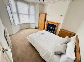 Bright & Cozy Private Room Near Bristol City Centre，位于布里斯托的酒店