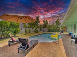 2 Kitchens, Pool, Ping Pong, Corn Hole, BBQ，位于威尼斯的酒店