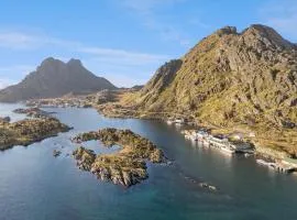 Akselhuset-Koselig hus rett ovenfor kaikanten midt i Lofoten