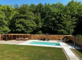 Holiday home with private pool ''Lux Banja Luka''，位于巴尼亚卢卡的酒店