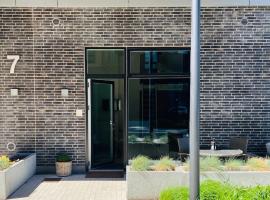 Exclusive Aalborg Harbourfront Apartment with Private Entrance，位于奥尔堡的酒店