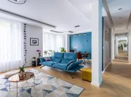 4-room apartment Place de la Mairie - City Center