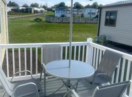 Thurston Manor Caravan Park, Pony Meadow，位于邓巴的豪华帐篷营地