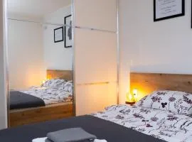 Apartman oak Nikola's lamp