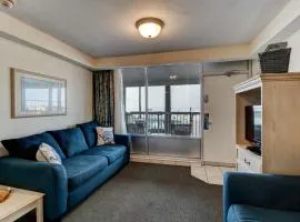 Seahorse Oceanfront with Balcony Sleeps 6 Kitchenette