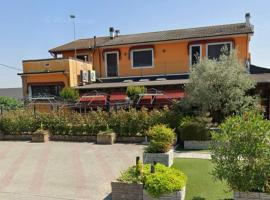 Hotel La perla，位于Bondeno的酒店