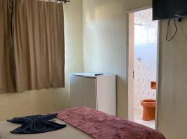 Quarto Simples e Bem Localizado no Centro da Cidade，位于塞蒂拉瓜斯的酒店