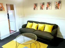 Gravesend 1 bedroom Apartment 2 Min Walk to STN- A