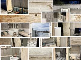 Roof Studio fully equipped with private yard，位于达哈布的酒店
