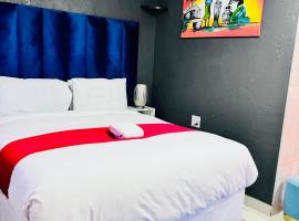 Executive Galaxy Guest House Nkowankowa Extension 2，位于察嫩的酒店