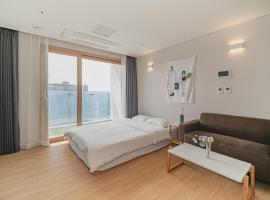 Jeju The Terrace View，位于济州市的公寓式酒店