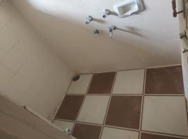 Elderly Friendly 3B Homestay at Shastri Nagar, near cricket stadium，位于戈尔哈布尔的酒店