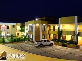 Hotel Piedras Negras，位于韦韦特南戈的酒店