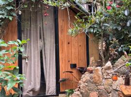 Wild Heart Glamping，位于埃拉的酒店