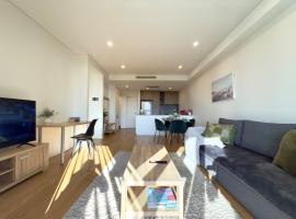 Chic 1BR Condo next to Croydon Station，位于悉尼的酒店