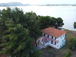 Studios Efi beach，位于沃尔沃罗的酒店