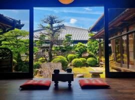 一棟貸切の宿 夕凪 500平方米一日一組日本庭園 四名まで同一料金 最大14名様父母ヶ浜車で10分，位于Mitoyo的酒店