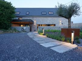 Gîte Les 3 Cubes，位于昂内的酒店