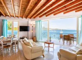 SALTY BREEZE Beachfront Apartment