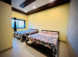 Hotel Indrayani Lodging & Camping Bhandardara，位于Ghātgarh的酒店