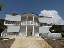 Villa Manuel，位于Gramsh的酒店