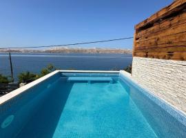 Beachfront Villa Amfora with Pool，位于卡尔卢巴格的酒店