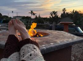 Seaside Garden Escape, A Stroll to the Beach!，位于格罗弗海滩的酒店