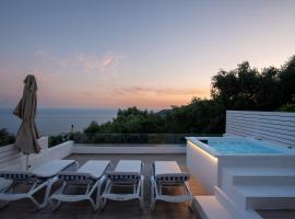 Elaia's Villas Hot Tub & Seaview，位于帕尔加的酒店