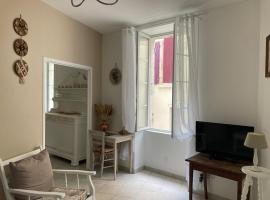 Echoppe Ancienne Boutique de cordonnier avec jardin privé，位于德罗讷河畔欧布泰尔的酒店