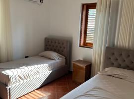 Hotel kulla bakaj，位于莱什的酒店