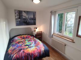 Small Double Room, bed 140x200cm, in very quiet and cosy house!，位于迪本多夫的民宿