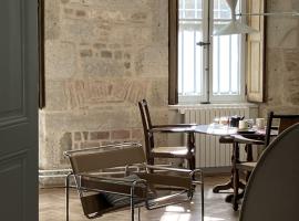 Maison Thaïs, deux pièces de charme，位于欧坦的酒店