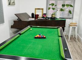 Hertford Home detached garden parking pet allowed，位于赫特福德的酒店