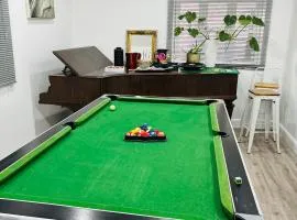 Hertford Home detached garden parking pet allowed