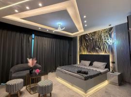 Rooms n views，位于加济阿巴德的酒店