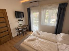 Landing Rooms Apartman，位于Üllő的酒店
