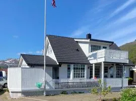 Stort hus med garasje, 3 soverom